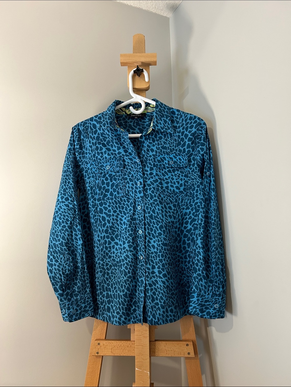 VINTAGE | Jones Studio | 100% Cotton Teal Animal Print Button-Down | Size M